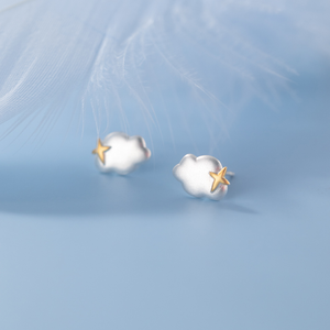 Petites boucles d'oreilles puces bicolores nuage étoile