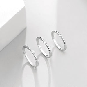 Bague empilable minimaliste à pierre unique