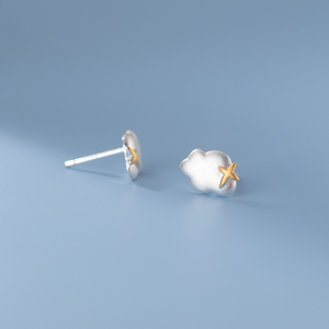 Petites boucles d'oreilles puces bicolores nuage étoile