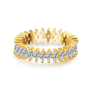 Zarter goldener Ewigkeitsring im Marquise-Schliff