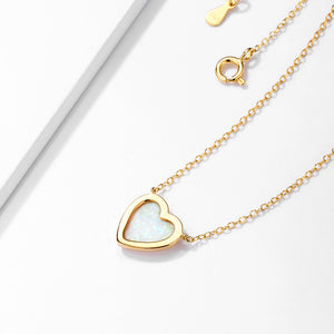 Collana a strati con ciondolo a cuore di opale