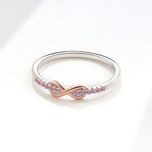 Bague empilable Infinity Strip de Mobius