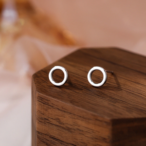 Minimalist Silver Circle Stud Earrings