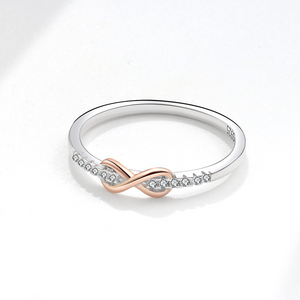 Bague empilable Infinity Strip de Mobius