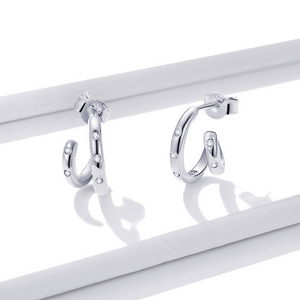 Infinity Mobius Huggie Creolen