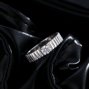 Bague de fiançailles solitaire ronde en moissanite