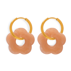 Orecchini a cerchio con fiori colorati in resina