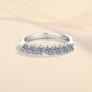 Alliance en moissanite sept pierres