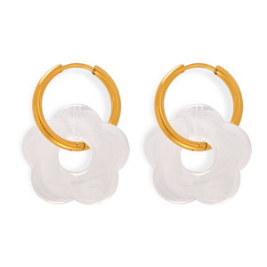 Orecchini a cerchio con fiori colorati in resina