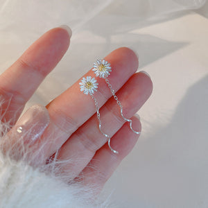 Small Daisy Flower Threader Earrings
