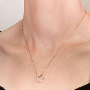 Collana con ciondolo delicato a fiore quadrifoglio