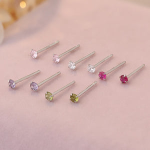 Winzige kleine farbige Edelstein-Ohrstecker