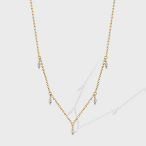 Collana con stazione scintillante delicata