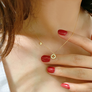 Collier pendentif croix minimaliste en or