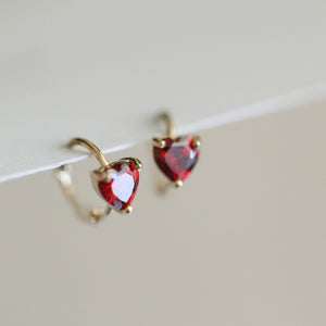 Kleine rote Herz-Creolen