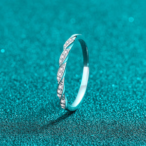 Bague fine empilable en moissanite éternité