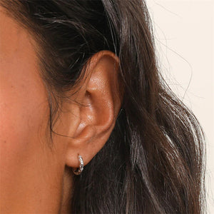 Orecchini a cerchio a stella delicata Huggie