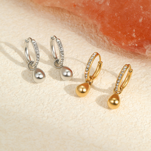 Infinity Mobius Huggie Creolen