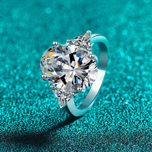 Bague de fiançailles à trois pierres en moissanite