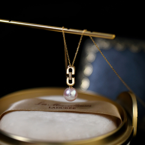 Dainty Round Pearl Pendant Necklace