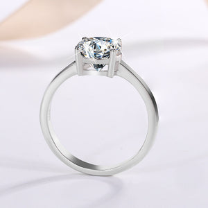 Bague de fiançailles solitaire en moissanite taille ovale