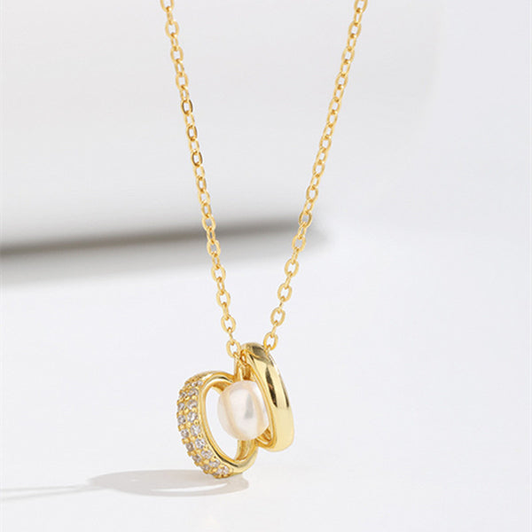 Dainty Pearl Pendant Necklace