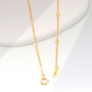 Collana con ciondolo delicato a fiore quadrifoglio