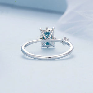 Bague empilable délicate en pierre précieuse verte en forme d'étoile