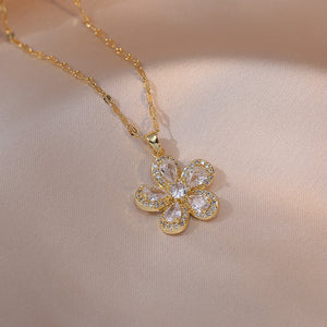 Collier avec pendentif en forme de fleur et pierres précieuses colorées