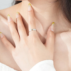 Passender goldener Sonne-Mond-Paarring