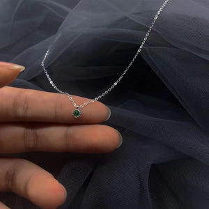 Halskette mit Smaragdanhänger im Rundschliff