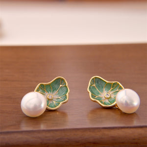 Boucles d'oreilles puces de mariage en forme de feuille de lotus vert perle