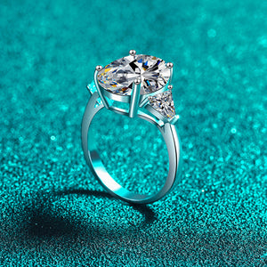 Bague de fiançailles à trois pierres en moissanite