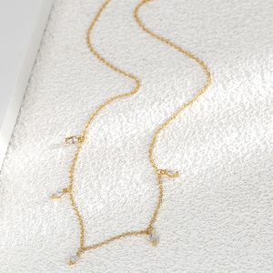 Collana con stazione scintillante delicata