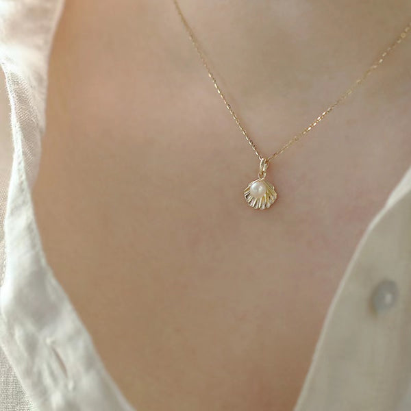Gold Shell Pearl Pendant Necklace