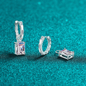 Boucles d'oreilles pendantes de mariage en moissanite