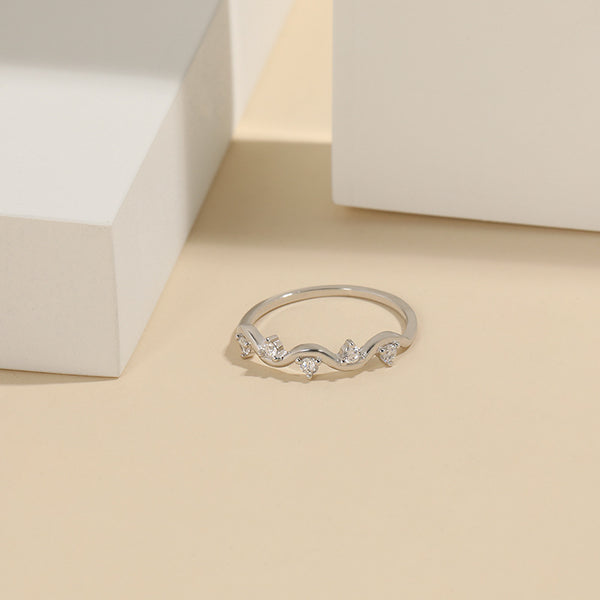 Dainty Wave Twisted Ring