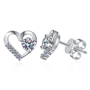 Boucles d'oreilles à tige en forme de cœur et moissanite pour mariage