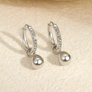 Infinity Mobius Huggie Creolen