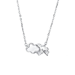 Collier délicat avec pendentif nuage en résine