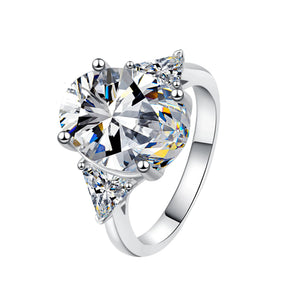 Bague de fiançailles à trois pierres en moissanite