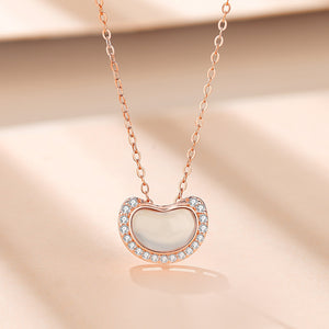 Cute Chalcedony Kidney Bean Necklace