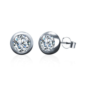 Boucles d'oreilles puces de mariage rondes en moissanite serties clos