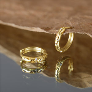 Orecchini a cerchio a stella delicata Huggie