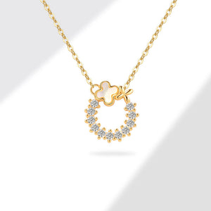 Collana con ciondolo delicato a fiore quadrifoglio