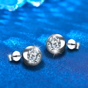 Boucles d'oreilles puces de mariage rondes en moissanite serties clos