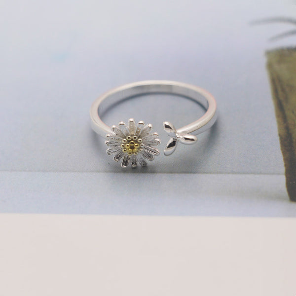Dainty Daisy Flower Ring