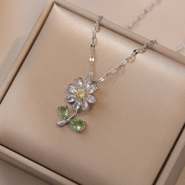 Dainty Flower Pendant Necklace