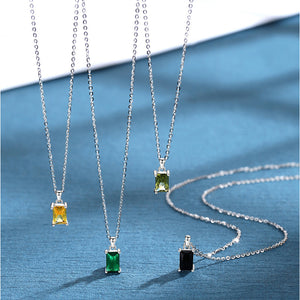 Halskette mit Geburtsstein-Anhänger im Baguetteschliff