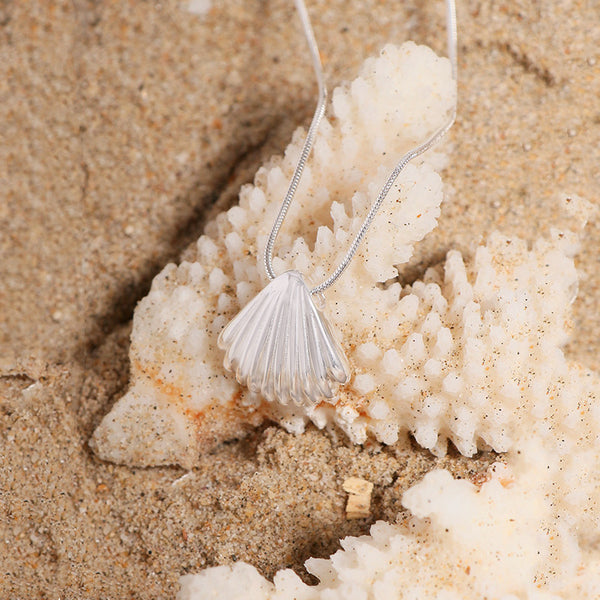 Dainty Seashell Pendant Necklace
